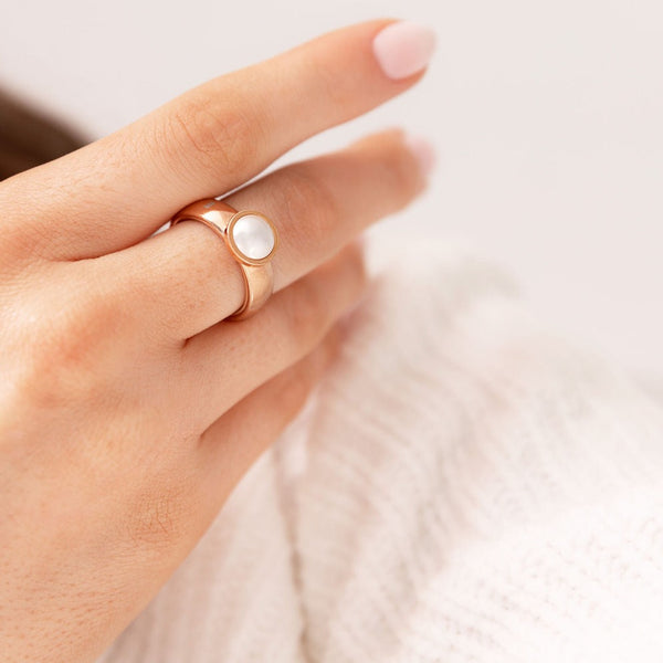 Vivid Vicky Pearl Ring