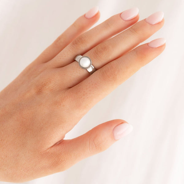 Vivid Vicky Pearl Ring